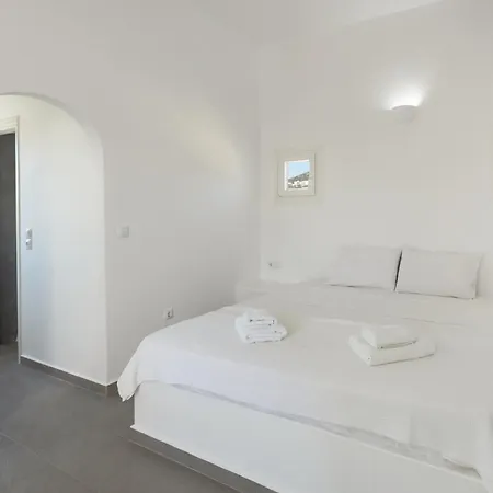 Daire Andriana's 2 - Cycladic With Garden , Paros Drios