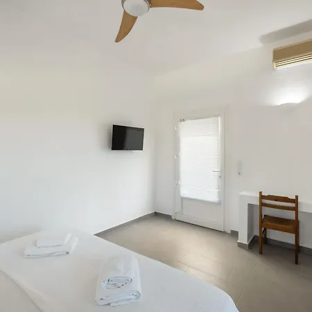 Daire Andriana's 2 - Cycladic With Garden , Paros *